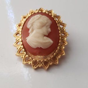 Vintage Cameo Brooch